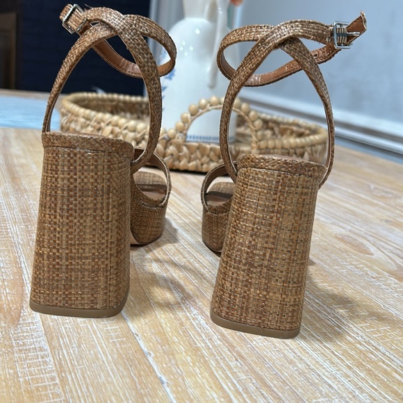 Marc Fisher “Sadel”Platform Sandal - Picture 6 of 7